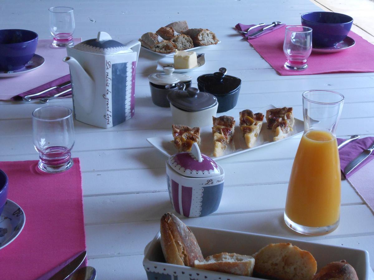 Le Relais Du Grand Logis Bed & Breakfast Civrieux Ngoại thất bức ảnh